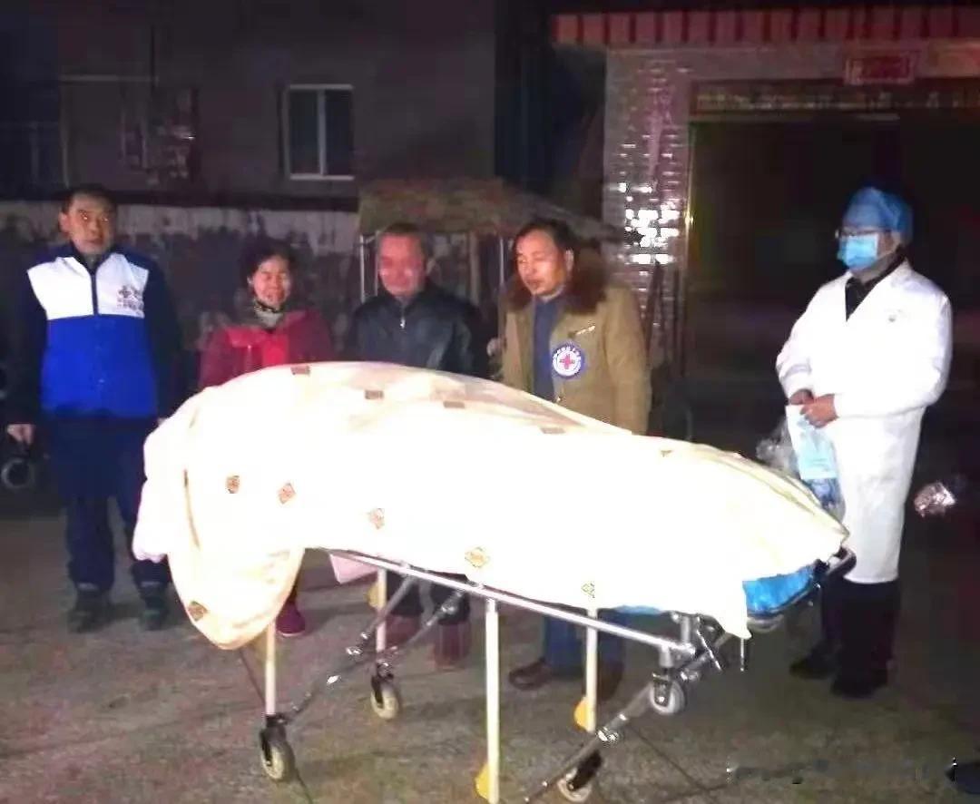 壮年医者行善途中骤然离世，世间温情终抵不过世事难料
 
正值而立之年的行医之人，