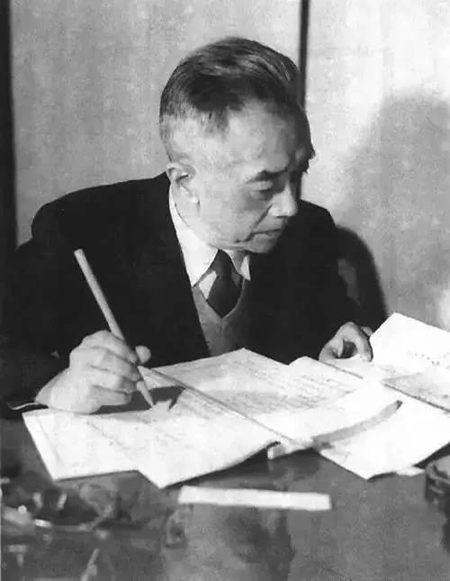 1949年初，胡适听闻又一架飞机抵达了南京，他亲自去接机，可是飞机上下来的只有一