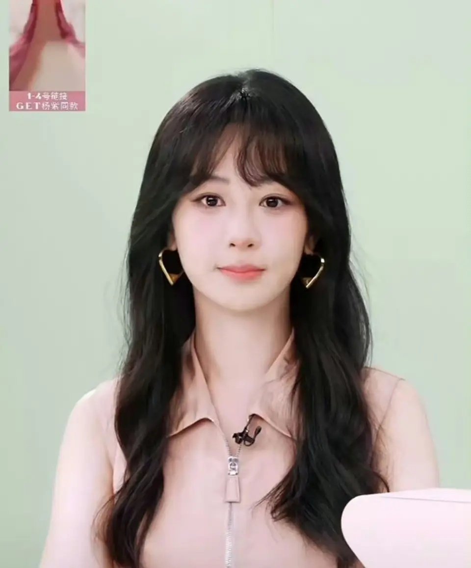 不知道的还以为内娱又出新人了，原来是杨紫 ​​​