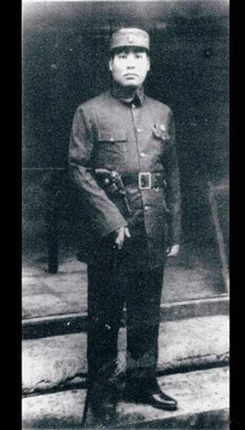 陈中柱(上)
陈中柱（1906—1941），男，汉族，江苏省建湖县人。
早期经历