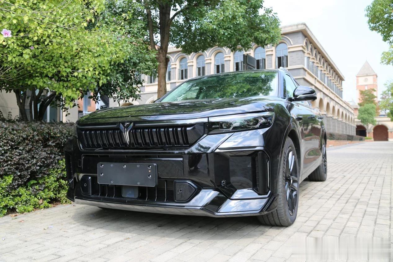 都是热门增程式大五座SUV，我更推荐新岚图FREE。而不是新问界M7，理由看过来