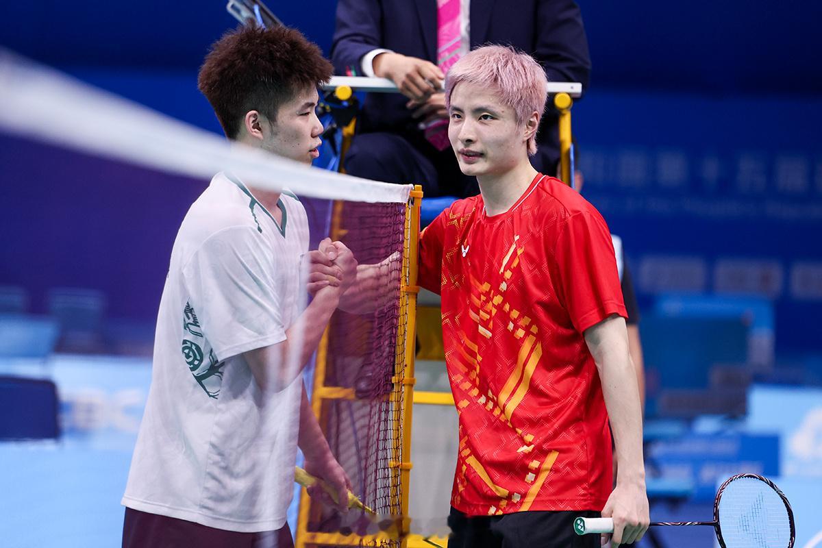 全运会羽毛球赛男单四强对阵：翁泓阳 VS 董天尧、王正行 VS 朱轩辰