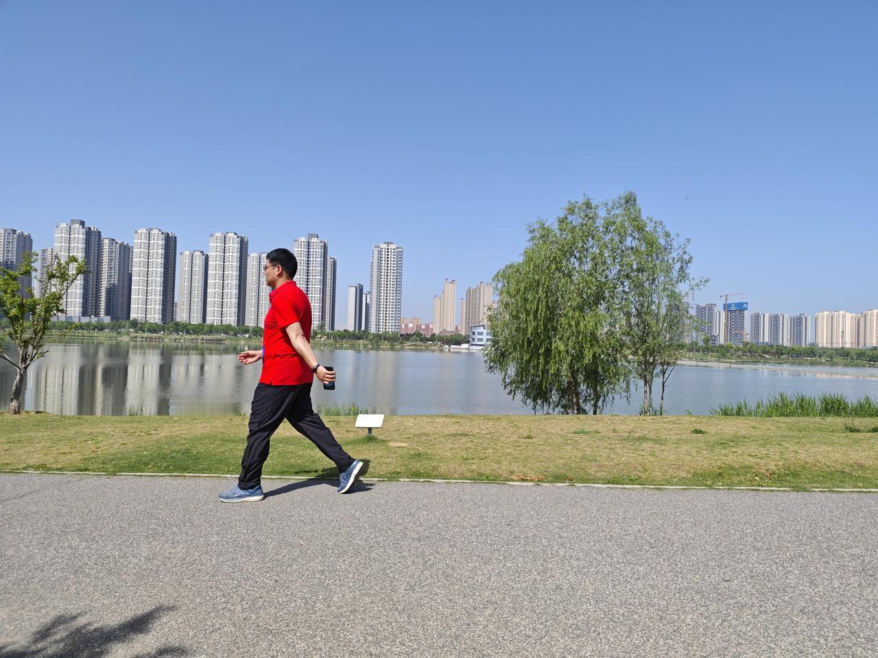 周末，阳光甚好，出门晒太阳。偶遇某单位举办家属开放日活动。