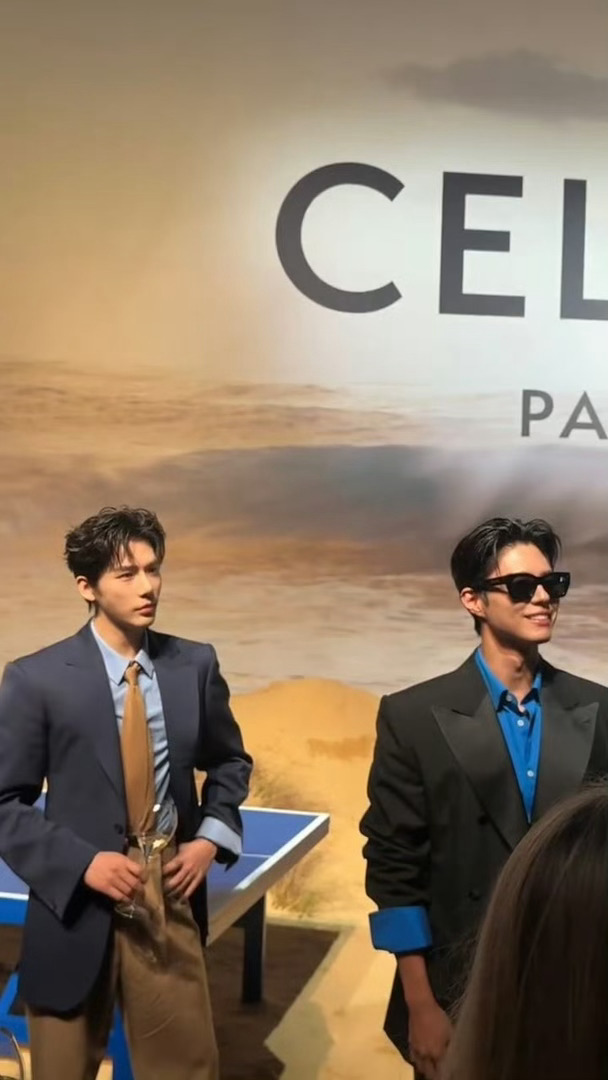 王安宇朴宝剑热聊王安宇朴宝剑打招呼 破次元！两个大帅哥打招呼热聊