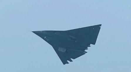 美航母的末日到了！12月20日，美国《国家安全杂志》报道指出，两架中国的歼-36