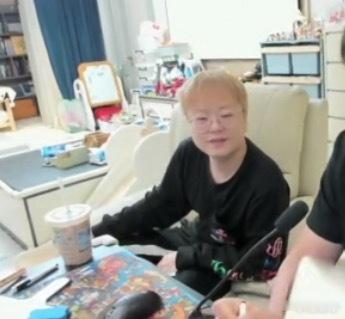 Hao：我儿子现在才三年级，他说了句他不想读书了想打电竞，我特么人傻了，才三年级