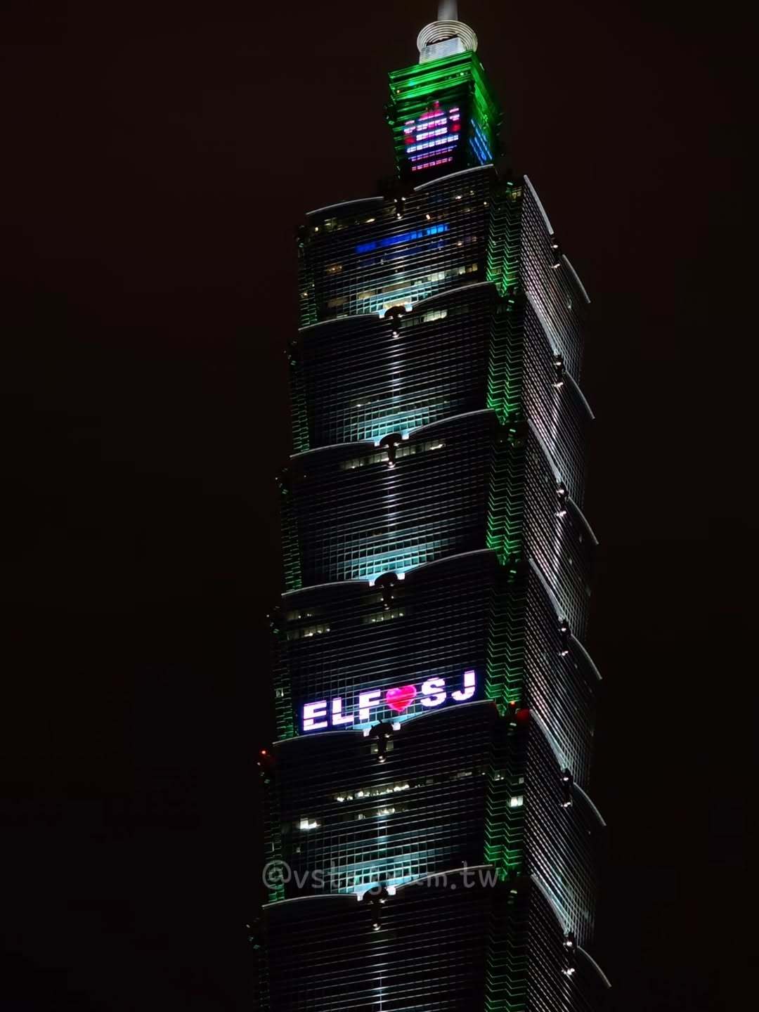 “CB百蓝_。251225利特 IG更新：❤️🎄 