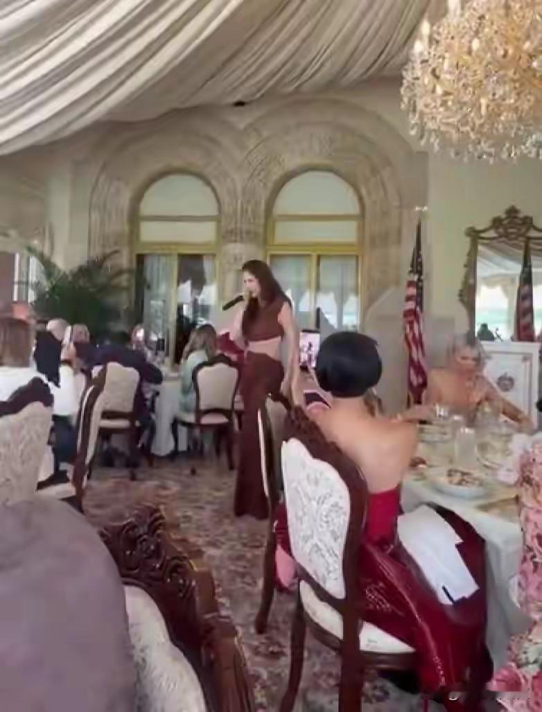 美国政府继续“停摆”，上千航班被取消，特朗普又回海湖庄园狂欢