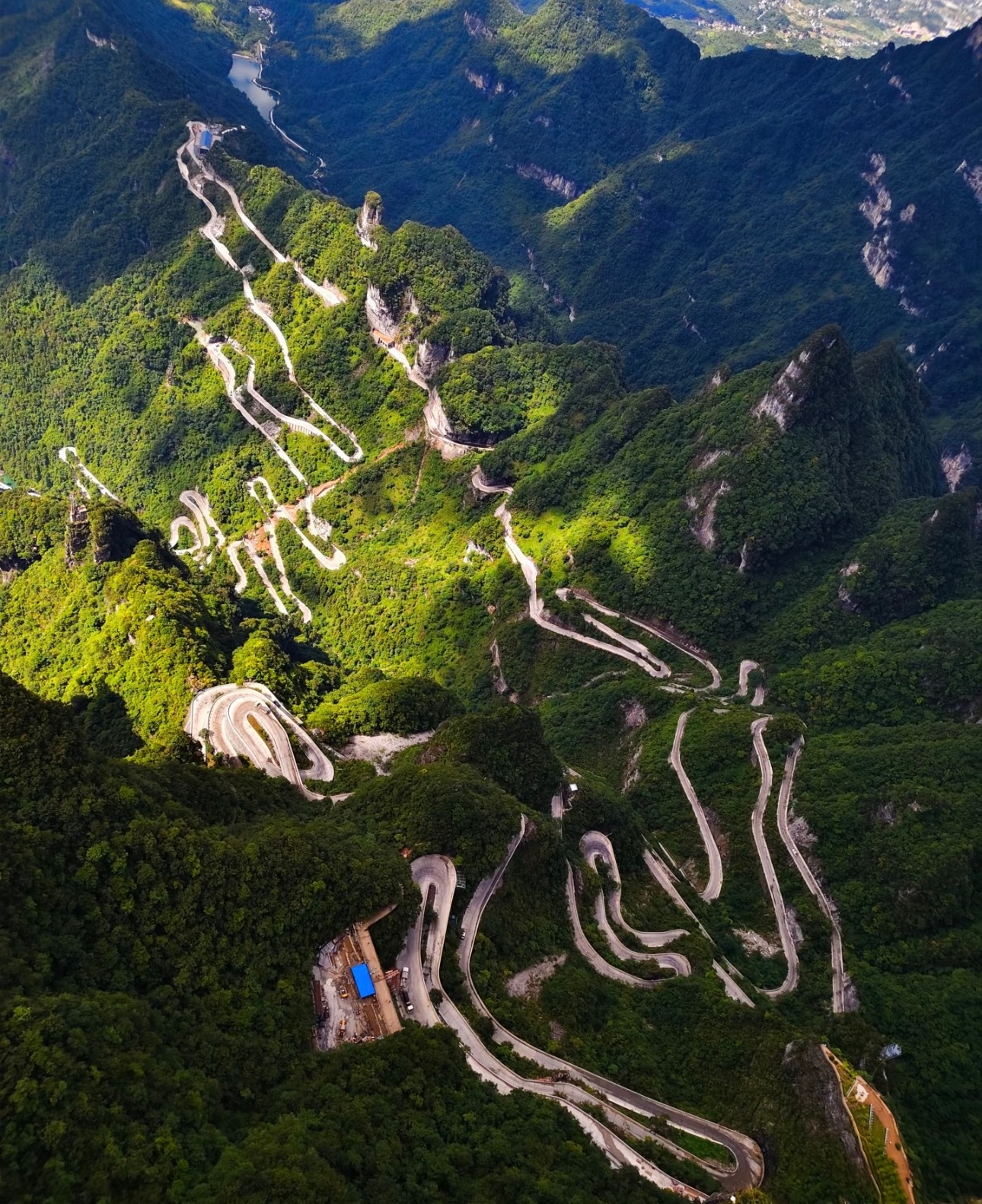 张家界文旅也太有网感了吧 玻璃栈道配BGM，峰林云海玩变装，连宣传语都带着梗，张