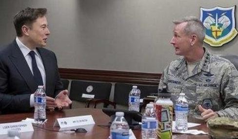 美国无数人破防，美国上将询问马斯克：我们现在还能打败中国吗？马斯克一针见血的表示