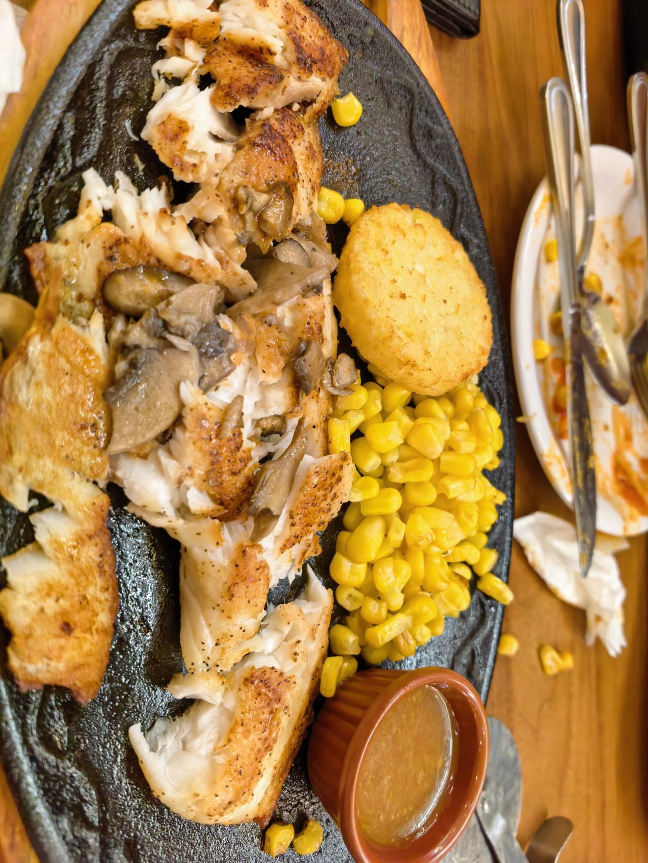 今天中午去北京大悦城朝阳北路店，吃了一顿西餐，餐厅名称是萨莉亚，意大利风味，两人