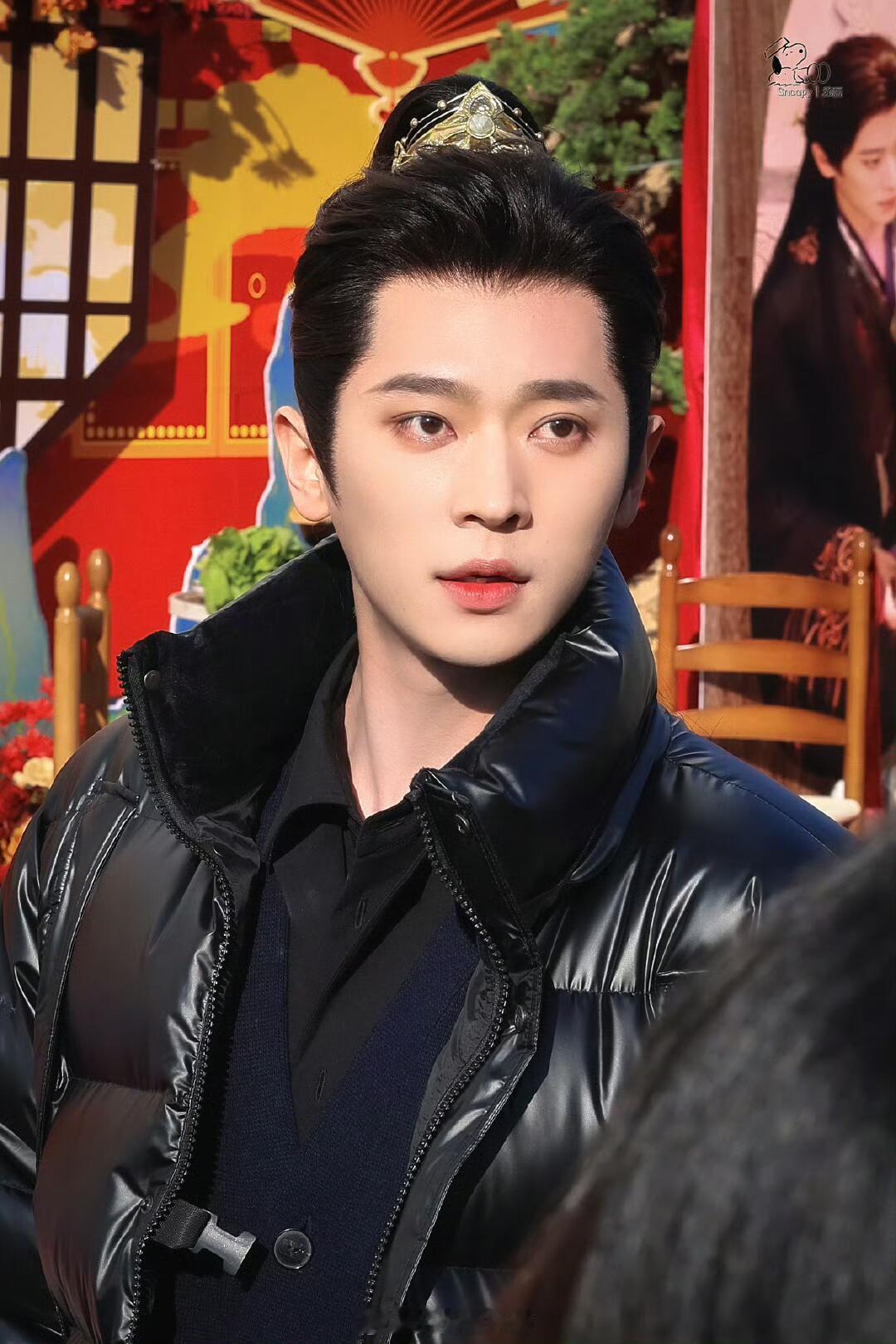 丞磊睫毛精终于明白为什么叫丞磊睫毛精了！日光下睫毛依旧能打，又长又密还自带天然眼