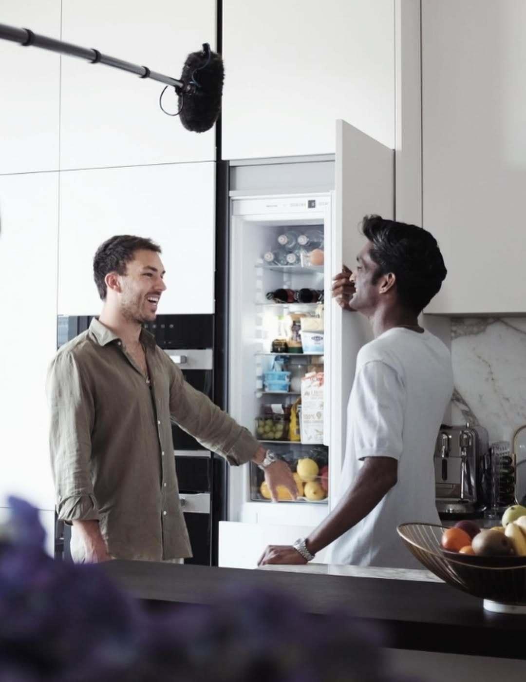 加斯利《OFF THE GRID》专访节选：整洁的公寓、最爱的游戏间、爱吃甜品与