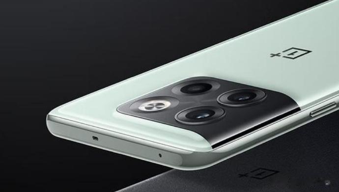 一加 Ace 2 Pro快来了，预计在于7月或8月发布，定位应该是中端旗舰，竞争