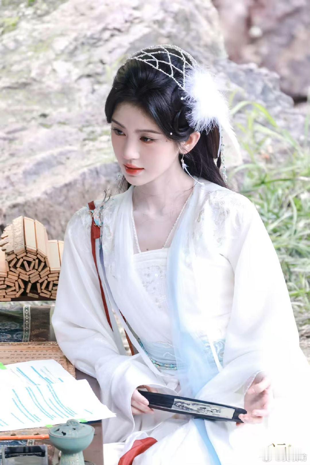 鞠婧祎喊粉丝合照俺真的会无限爱上鞠婧祎！专门招手喊粉丝过来合照！鞠婧祎招手喊粉丝