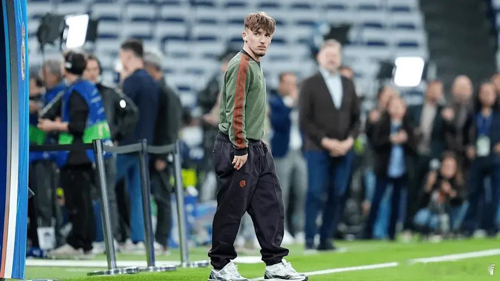 卡尔渴望在伯纳乌出战皇马，他全家人都到现场但没目睹登场。正常教练都不会做这种决策