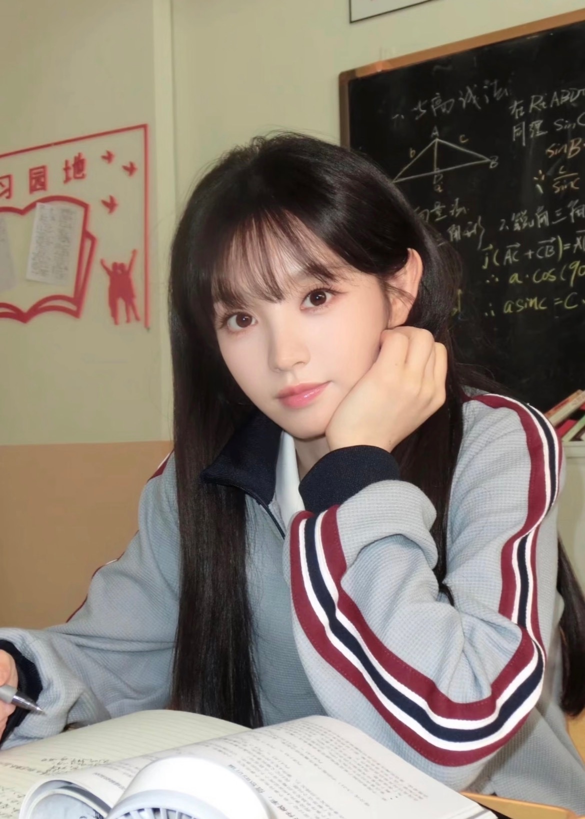 天才女友语文成绩148但是田曦薇真的很可爱啊，谁能拒绝林知夏