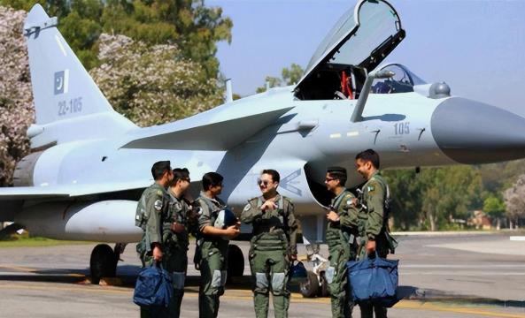 巴铁会出兵支援伊朗吗？

巴基斯坦这次公开站出来，硬刚美国，确实让人眼前一亮。3