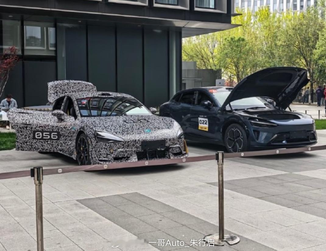 小米科技园的测试车亮相看样子似乎是新款的小米SU7 Ultra