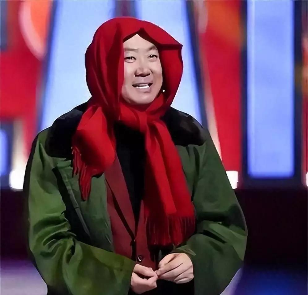 曾经的春晚钉子户郭冬临，在事业巅峰后选择急流勇退，如今住在北京老房子里。他是不婚