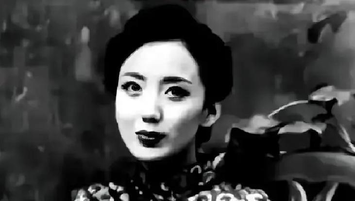 1922年，45岁的林桂生与黄金荣离婚后，带着5万大洋，直接住进了小弟杜月笙的洋