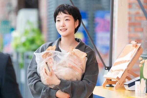 【 季播+换男主这种超级冒险剧，因为有了金高银才得以成功，让观众产生“柔美的爱即