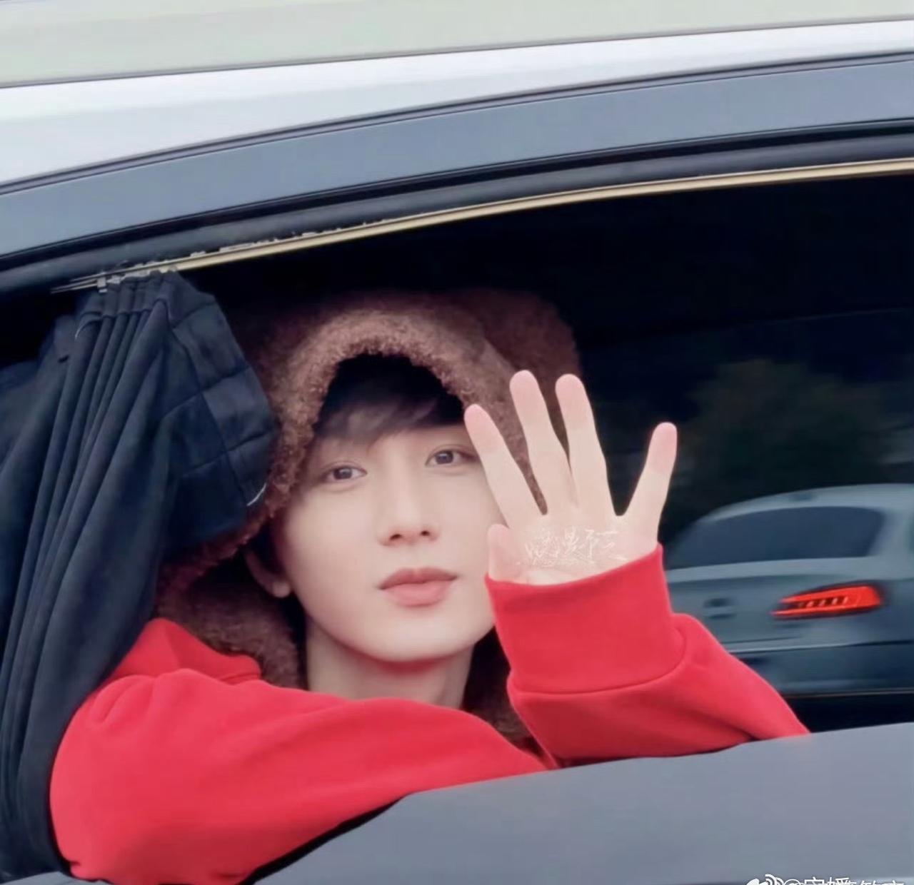 成毅，你是我无法言说的秘密，也是我人尽皆知的欢喜。

成毅｜卢云 | 两京十五日