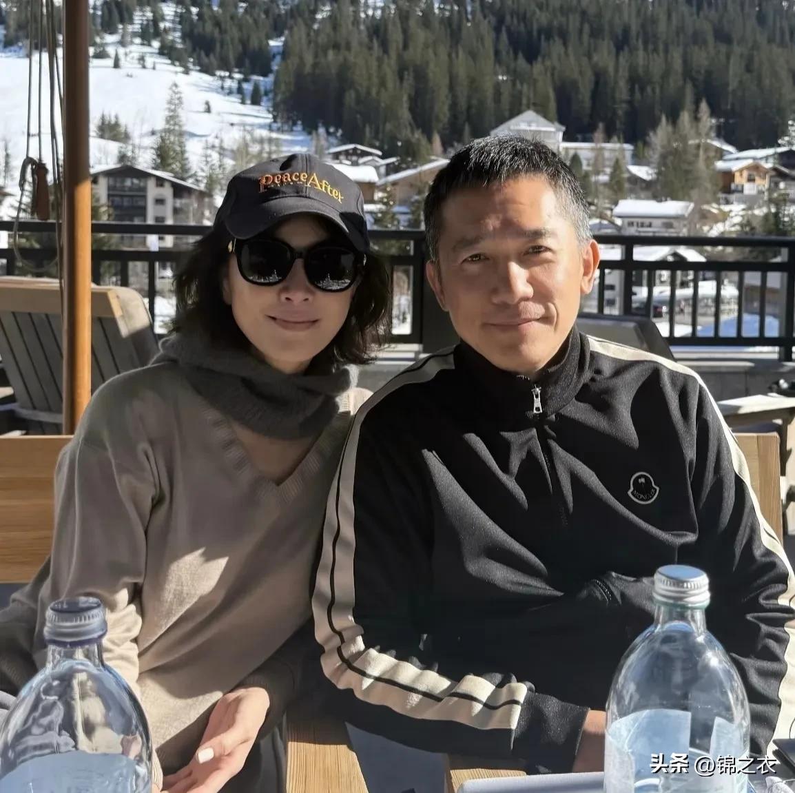 刘嘉玲真是我见过最会爱人的人了。她明明那么爱自己，两人年轻时势均力敌她力争站得更