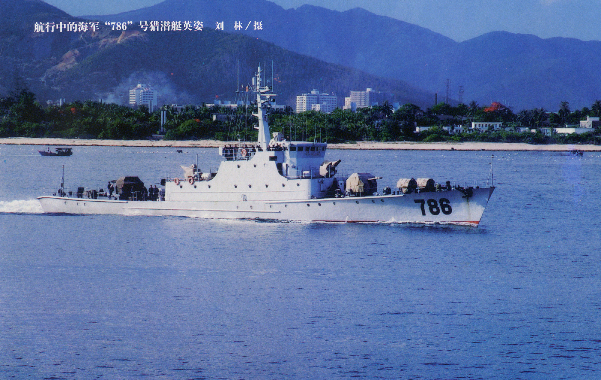 037IS万宁艇珍贵好图（图源）该艇先后9次参加农业部“飞鱼行动”，多次成功拦截