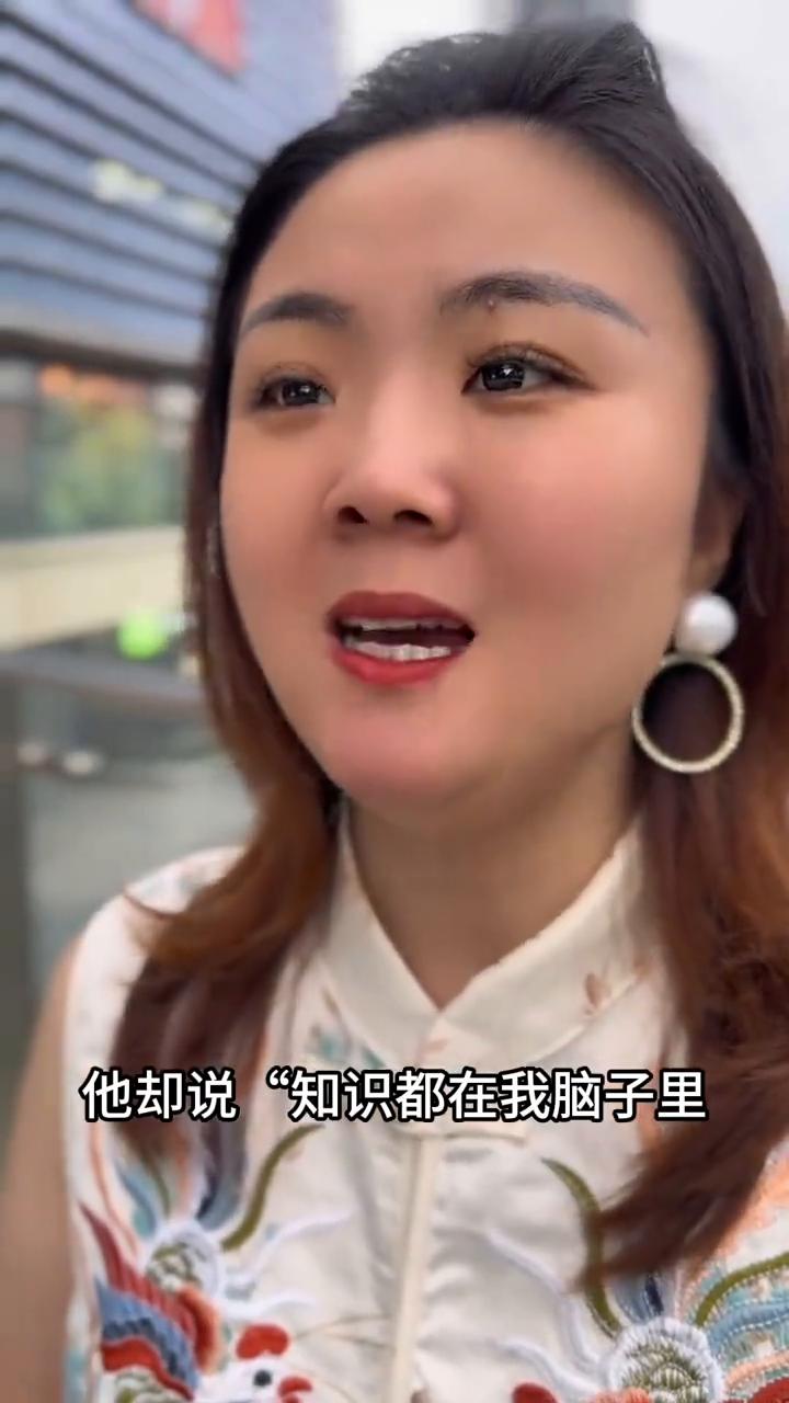 用生命守护绝密资料。
他的存在本身就是国家最高机密，牺牲30多年后他的名字才被允