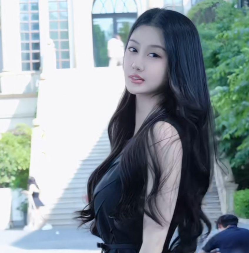 清醒的女人都明白
你教育男人，男人就会厌烦你，
你培养男人，男人就会离开你。
你