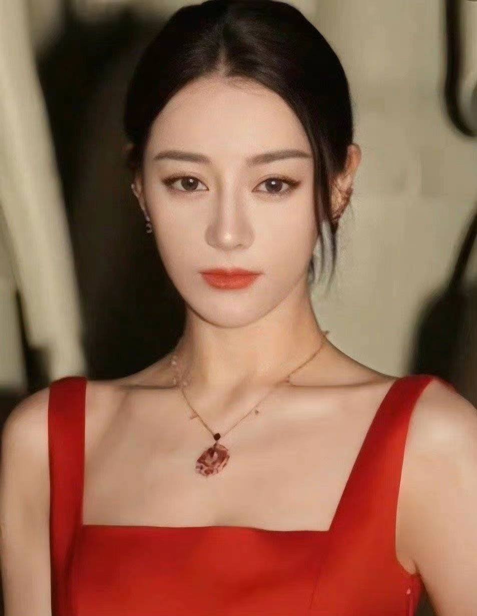 #迪丽热巴[超话]##迪丽热巴0603生日快乐# 迪丽热巴为粉丝出歌，巴粉今天热