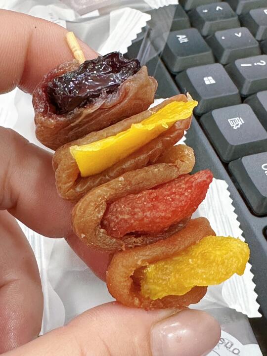嗜酸星人狂喜🤤梅夹水果干巨酸巨好吃！