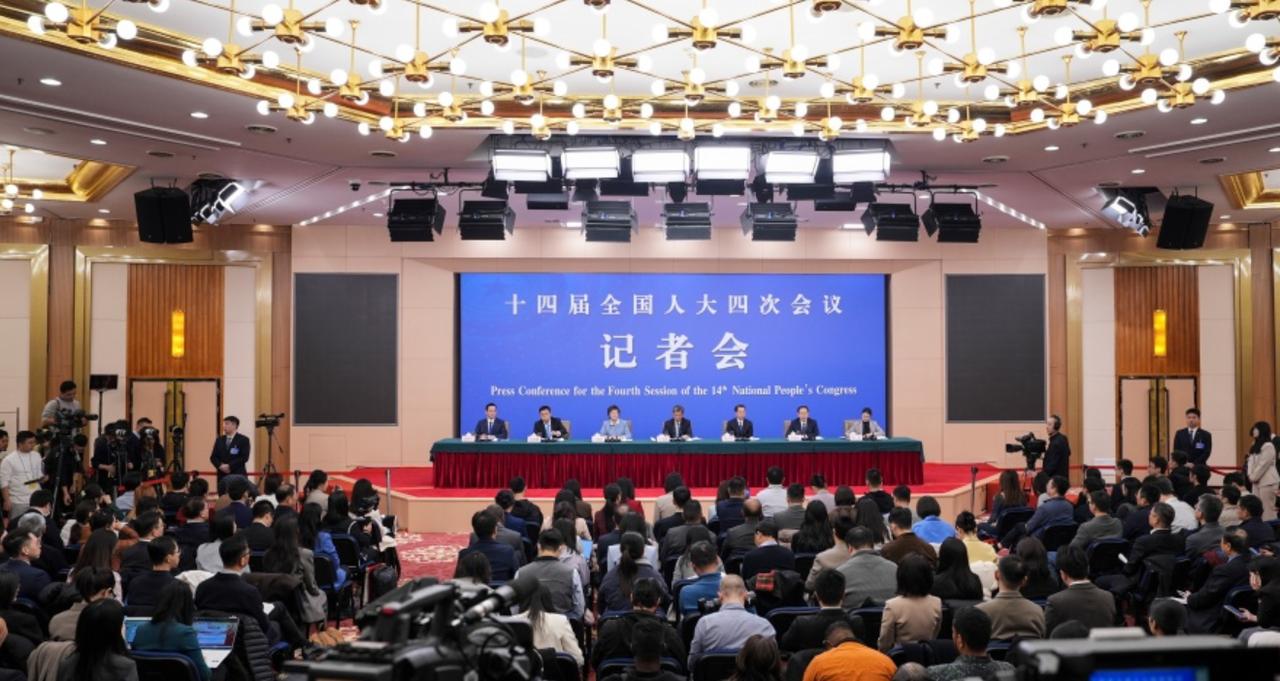 六大新兴支柱产业和六大未来产业，主要包括当下最热门和未来最热的专业，这是考生最佳