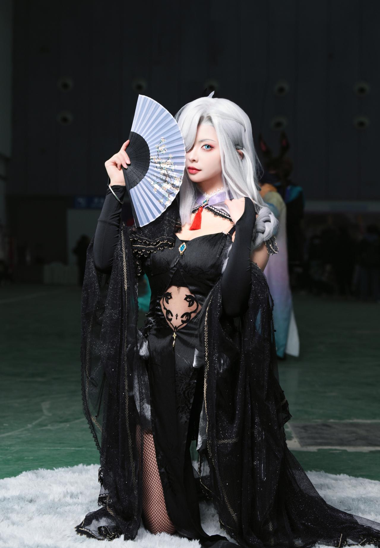 申鹤再次，诸邪退避！
COSER：今晚想绫人哥哥#游戏##原神##二次元#