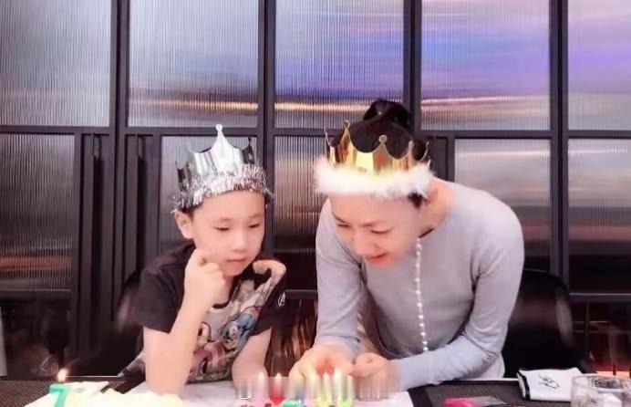 没想到宋丹丹干儿子是林永健林大俊，他只有这一个干儿子，另一个干女儿就是姜妍，这是