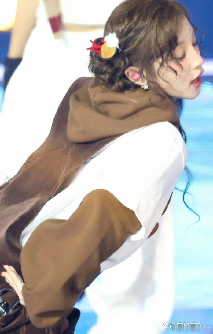 捕捉到可爱的雨琦，她的样子好看到无法忘记哦！ 