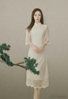   李思思果然是美到我们了呀，这一次也是品宋词把酒祝东风，让我们感受到了诗词的文