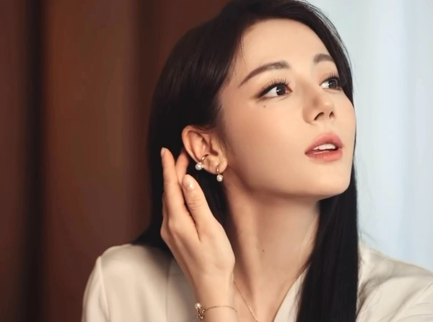 🤤我想象中自己戴珍珠的样子就迪丽热巴这样： 