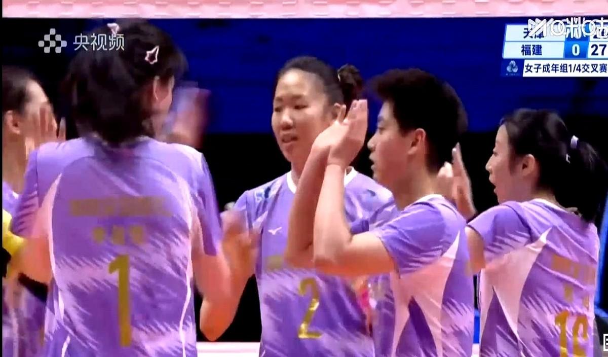 天津女排与福建女排八进四激战：李盈莹领衔主攻线，庄宇珊独木难支。

我看这场球，