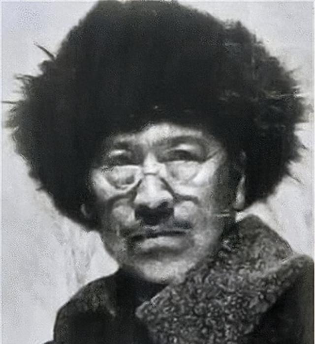 1931年东北沦陷，60岁的大地主戴凤龄为了打鬼子，带着全家57口人上战场，14