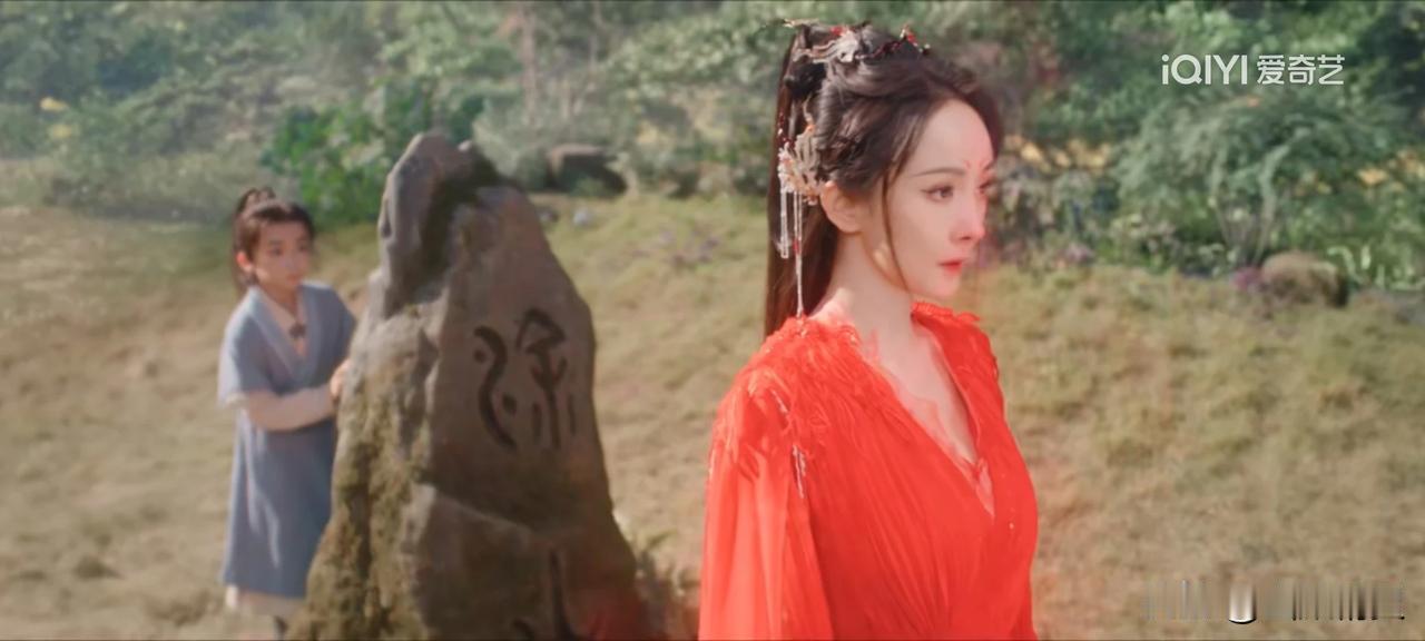 #狐妖小红娘“涂山，谁罩的？”#
涂山红红一身红衣，从天而降，护住了东方月初，说
