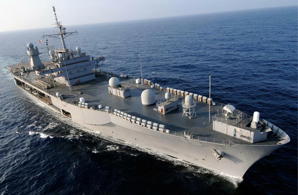 每天认识一件兵器 美国“蓝岭”级两栖指挥舰“蓝岭”（Blue Ridge）级两栖