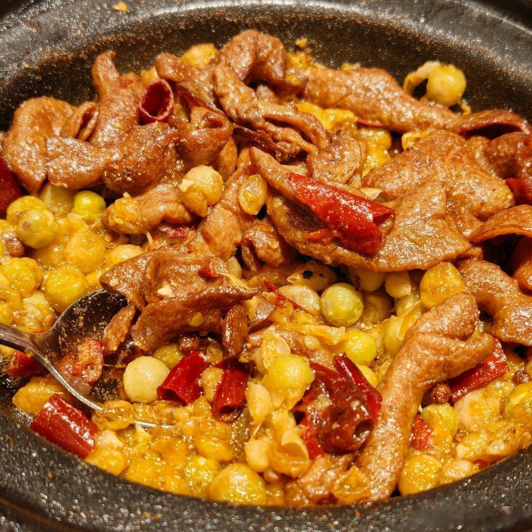 谁想出来的发明啊！！青豆肥肠！！太好吃了🤩 ​​​