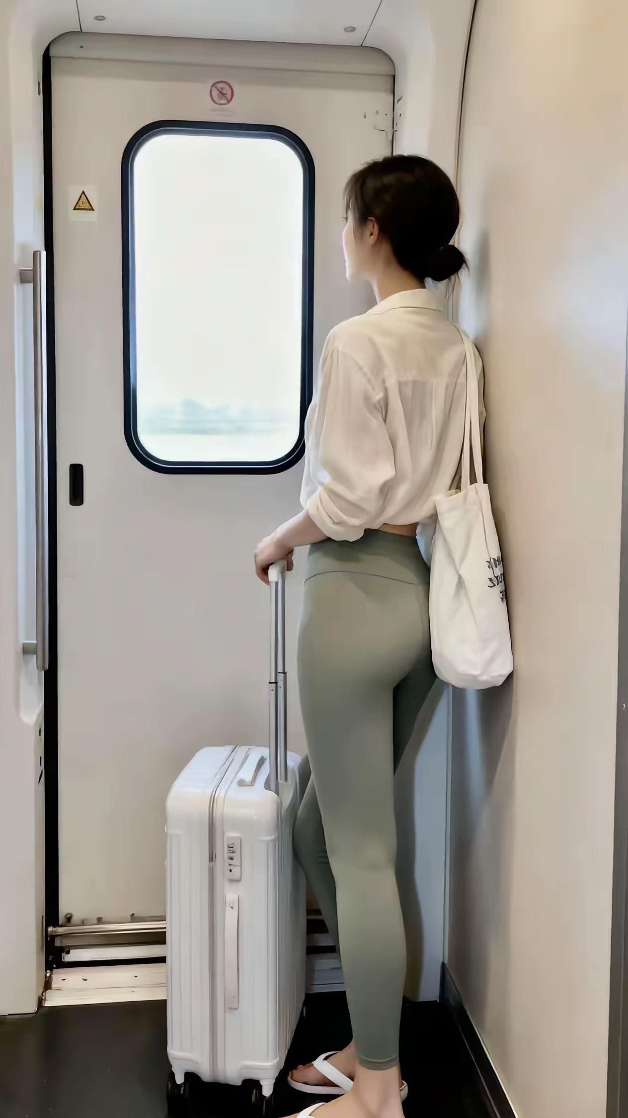 我都补了三回票了，你到底在哪个车站下车啊！