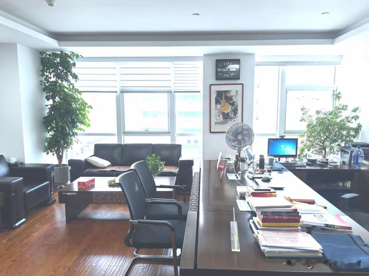 坐这种办公室，是什么级别？
最近去湘潭出差，有一个好多年没见到朋友邀约喝茶！见面