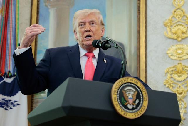 据参考消息报道，特朗普宣布将对伊朗能源基础设施的打击行动推迟五天，被指意在缓解石