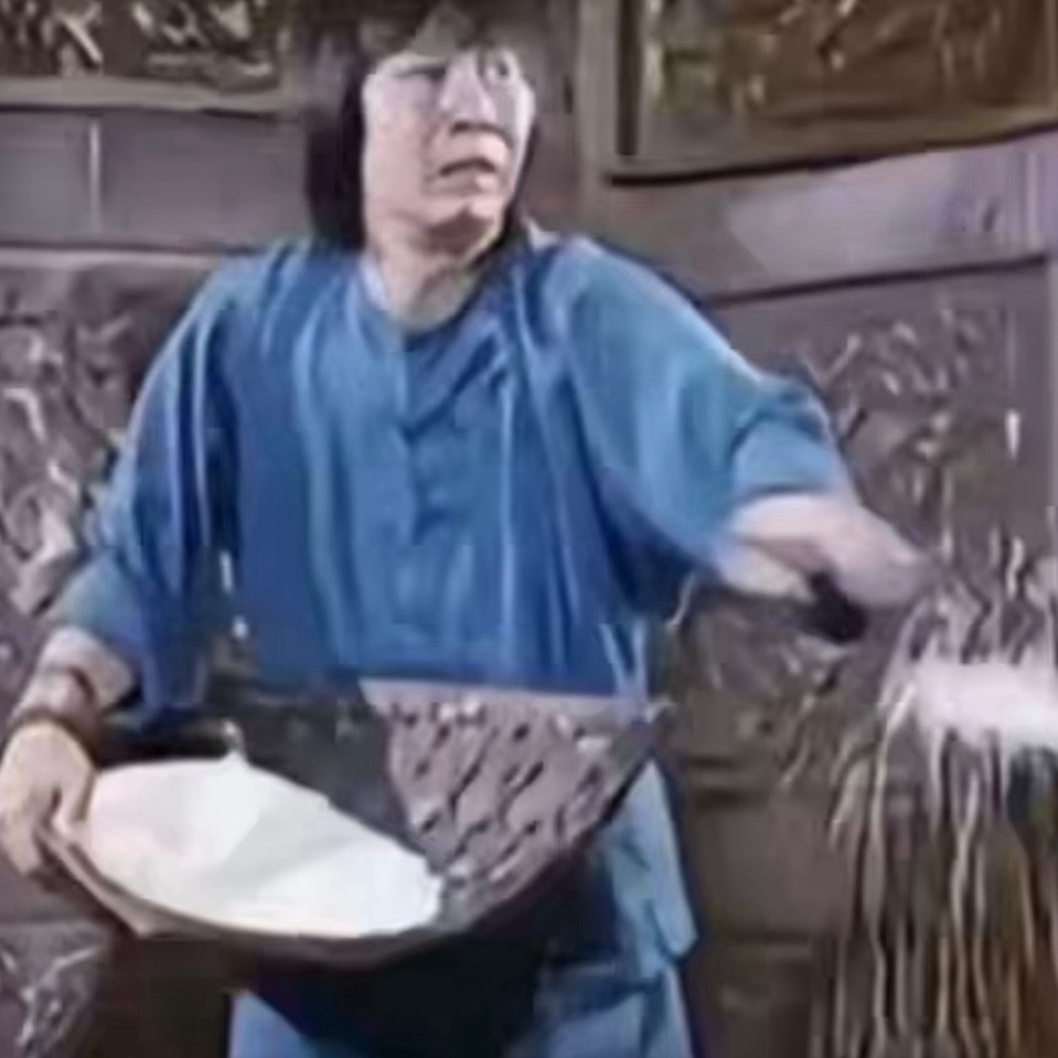 一大早醒来我真是要撒糯米驱邪了 