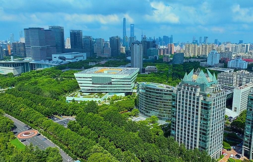 不敢相信，这是30年前才开发建设的区域，现在无数高楼林立，几十万人在这里安家，配