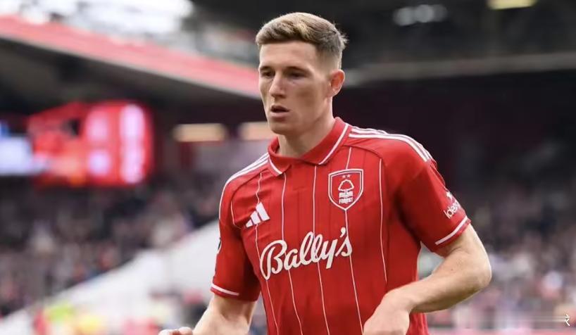 据罗马诺报道，诺丁汉森林的中场球员安德森将会引来多队争抢，目前曼城已经与球员团队